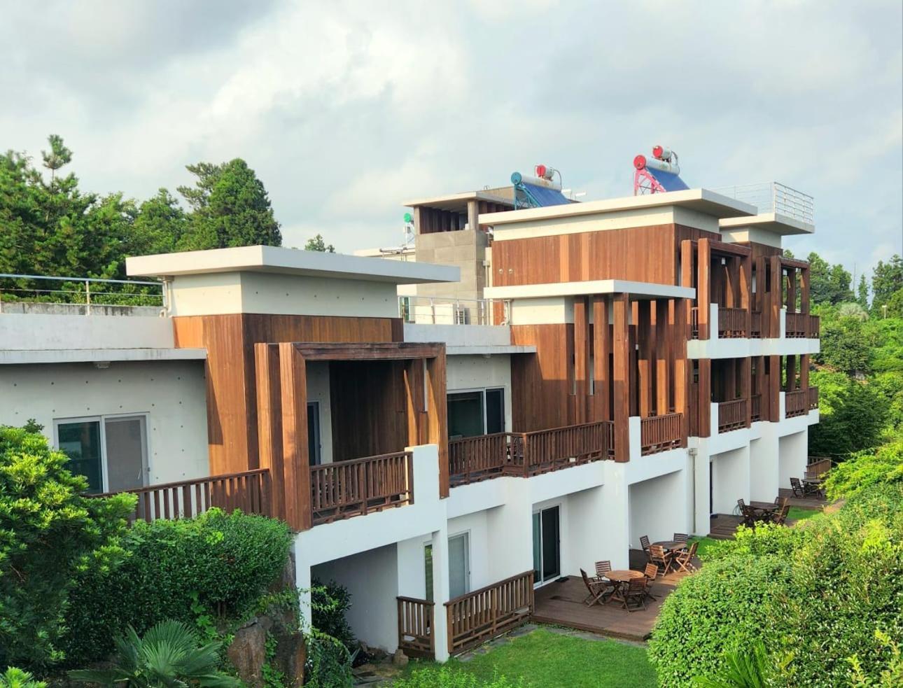 סאוגוויפו Jeju Eco Suites מראה חיצוני תמונה